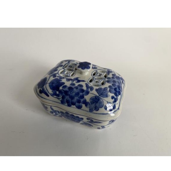Blue and White Porcelain Box Soap Dish Trinket - Picture 2 of 3